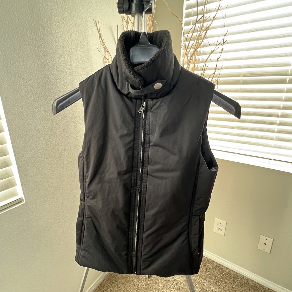 Black Puffer Vest (small)